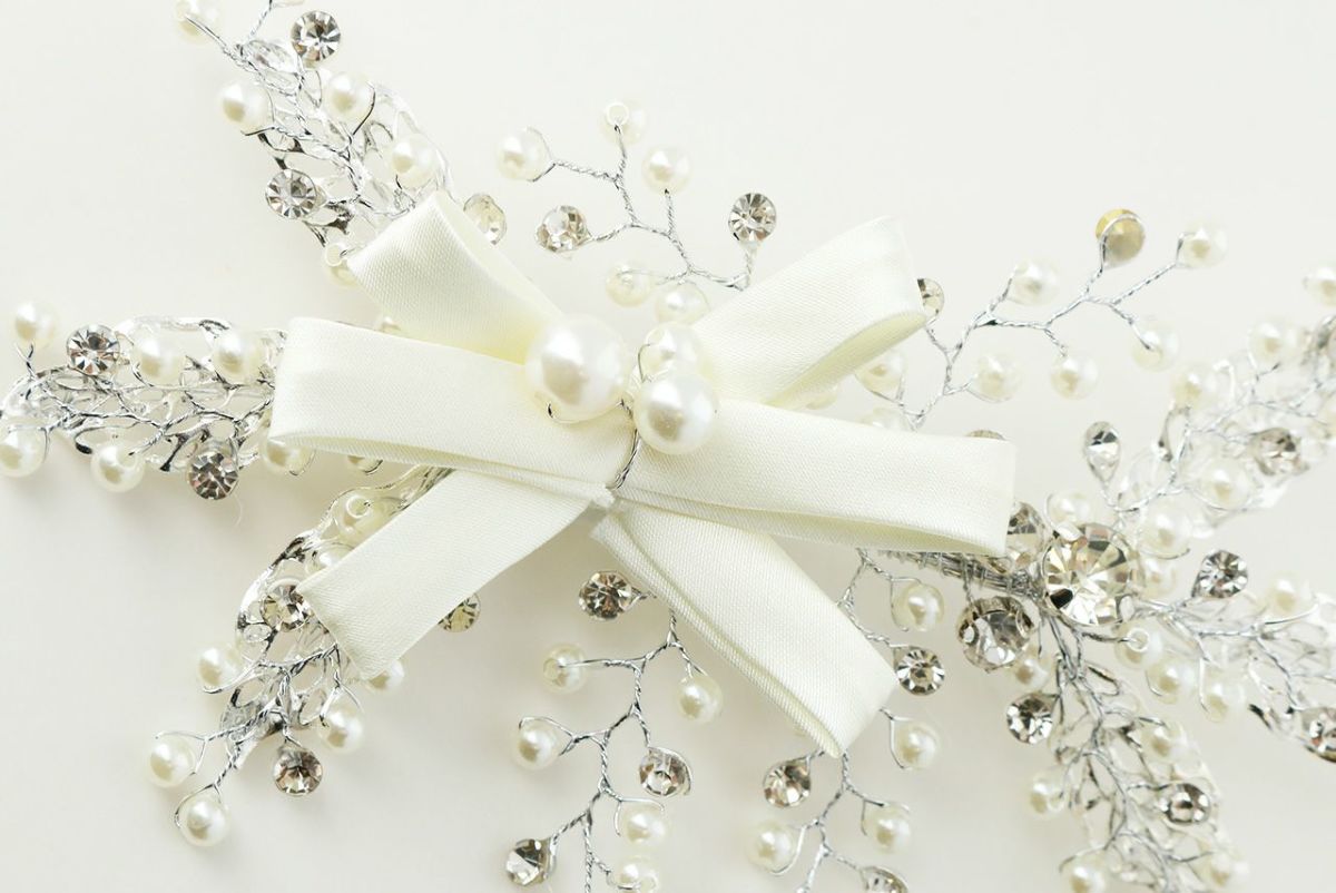 ヘアアクセサリー子供髪飾りパール＆ビジューのフローラルヘアクリップラインストーンリボン結婚式発表会パーティー七五三キッズヘッドドレス通販