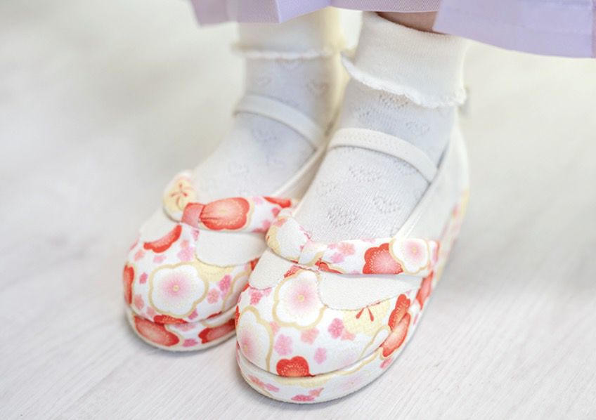 花柄鼻緒のスリッポン 七五三 草履風 3歳 5歳 女児 753 歩きやすい 痛くない 脱げにくい ストラップ 和柄 和風 和装 靴 子供靴 履物