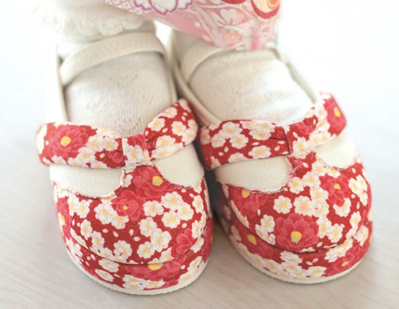 花柄鼻緒のスリッポン 七五三 草履風 3歳 5歳 女児 753 歩きやすい 痛くない 脱げにくい ストラップ 和柄 和風 和装 靴 子供靴 履物