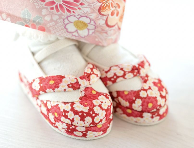 花柄鼻緒のスリッポン 七五三 草履風 3歳 5歳 女児 753 歩きやすい 痛くない 脱げにくい ストラップ 和柄 和風 和装 靴 子供靴 履物