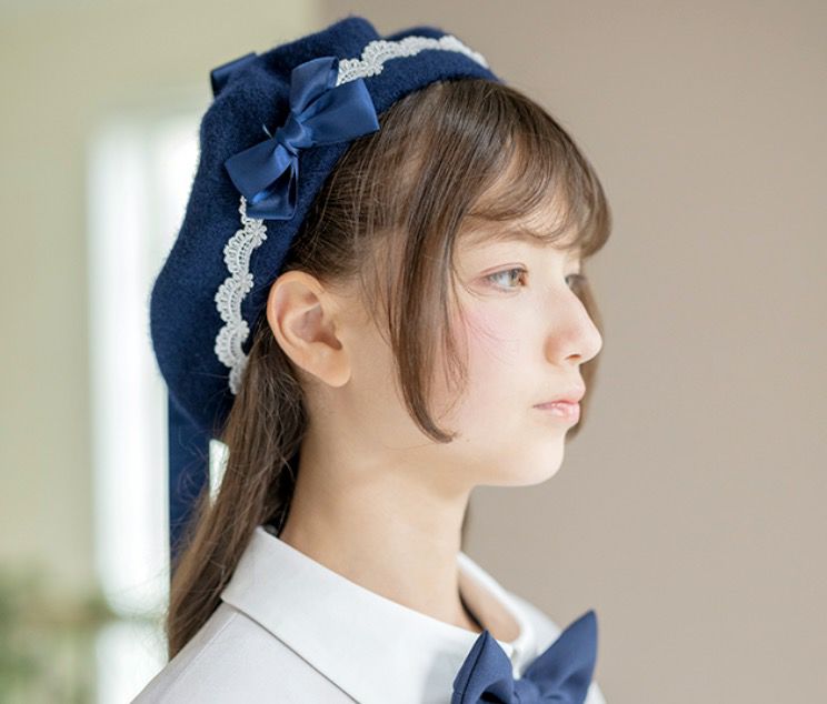 小さなリボンをあしらった横向きデザインのベレー帽 キャサリンコテージ