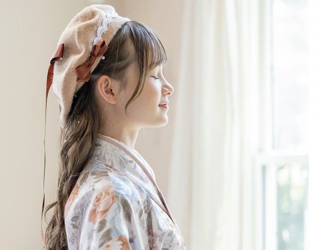 小さなリボンをあしらった横向きデザインのベレー帽 キャサリンコテージ